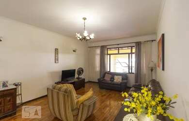 Imagem: A casa possui 3 Dormitórios, 3 Banheiros, 3 Vagas na garagem