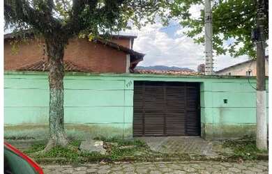 Imagem: A casa possui 5 Dormitórios, 1 Banheiro, 728m² de Área e