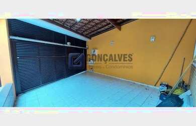 Imagem: A casa possui 3 Dormitórios, 3 Banheiros, 3 Vagas na garagem