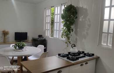 Imagem: A casa possui 3 Dormitórios, 2 Banheiros, 4 Vagas na garagem