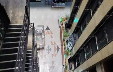 Imagem: O depósito possui 2 Vagas na garagem e 30m² de Área e está