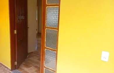 Imagem: A casa possui 2 Dormitórios, 2 Banheiros, 1 Vaga na garagem