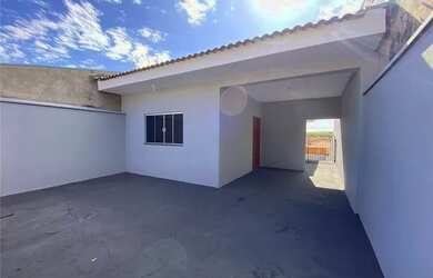 Imagem: A casa possui 2 Dormitórios, 2 Banheiros, 70m² de Área, Imóvel