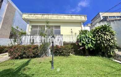 Imagem: A casa possui 4 Dormitórios, 3 Banheiros, 4 Vagas na garagem