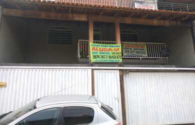 Imagem: A casa possui 3 Dormitórios, 1 Banheiro, 1 Vaga na garagem