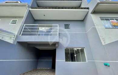 Imagem: A casa possui 2 Dormitórios, 3 Banheiros, 2 Vagas na garagem