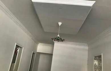 Imagem: A casa possui 4 Dormitórios, 2 Banheiros, 4 Vagas na garagem