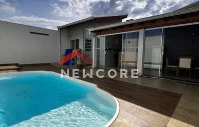 Imagem: A casa possui 3 Dormitórios, 4 Banheiros, 2 Vagas na garagem