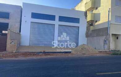 Imagem: O depósito possui 334m² de Área e está localizado em Santa