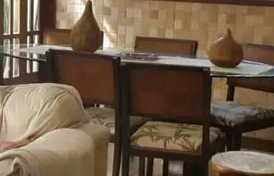 Imagem: A casa possui 4 Dormitórios, 4 Banheiros, 4 Vagas na garagem