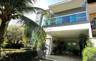 Imagem: A casa em condomínio possui 4 Dormitórios, 5 Banheiros, 2