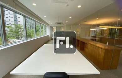 Imagem: O depósito possui 5 Vagas na garagem e 223m² de Área e está