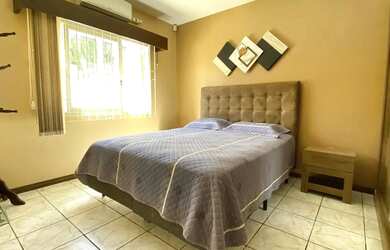 Imagem 13: Casa à venda, mobiliada com piscina aquecida, pertinho do mar - no Bairro Centro de Imbé!