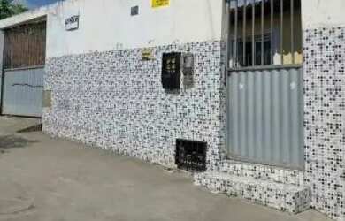 Imagem: A casa possui 3 Dormitórios, 2 Banheiros e 1 Vaga na garagem