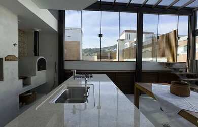 Imagem 3: COBERTURA NA AGRONOMICA. Piscina, Churrasqueira, Imóvel mobiliadoeAr-condicionado