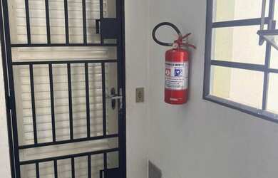 Imagem: O apartamento possui 2 Dormitórios, Acomodam 4 pessoas e 1