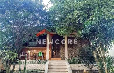 Imagem: A casa possui 2 Dormitórios, 2 Banheiros, 5 Vagas na garagem