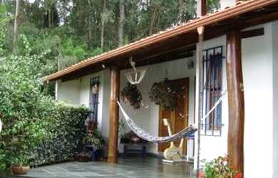 Imagem: A casa possui 2 Banheiros, 5 Vagas na garagem, 1.000m² de Área