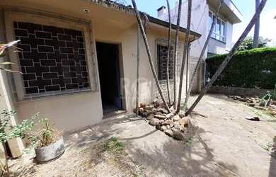 Imagem: A casa possui 3 Dormitórios, 2 Banheiros, 1 Vaga na garagem