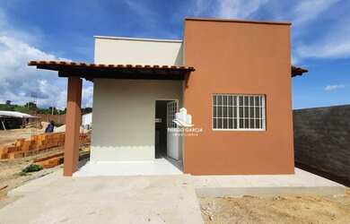 Imagem: A casa possui 2 Dormitórios, 1 Banheiro, 2 Vagas na garagem