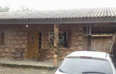 Imagem: A casa possui 2 Dormitórios, 2 Banheiros, 2 Vagas na garagem