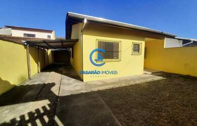 Imagem: A casa possui 3 Dormitórios, 2 Banheiros, 4 Vagas na garagem