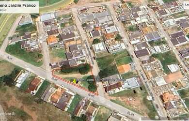 Imagem: O terreno possui 900m² de Área e está localizado em Riviera