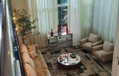 Imagem: A casa possui 3 Dormitórios, 5 Banheiros, 4 Vagas na garagem