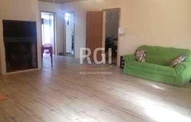 Imagem: A casa possui 1 Dormitório, 1 Banheiro, 1 Vaga na garagem