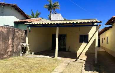 Imagem: A casa possui 2 Dormitórios, 1 Banheiro, 3 Vagas na garagem