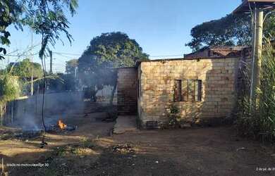 Imagem: A casa possui 2 Dormitórios, 1 Banheiro, 360m² de Área e