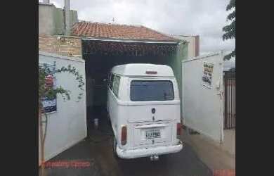 Imagem: A casa possui 1 Dormitório, 1 Banheiro, 1 Vaga na garagem