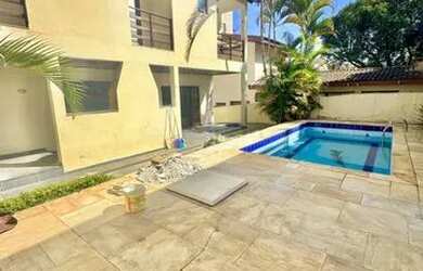 Imagem: A casa em condomínio possui 4 Dormitórios, 5 Banheiros, 4