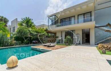 Imagem: A casa em condomínio possui 5 Dormitórios, 5 Banheiros, 5