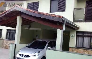 Imagem: A casa possui 3 Dormitórios, 2 Banheiros, 1 Vaga na garagem