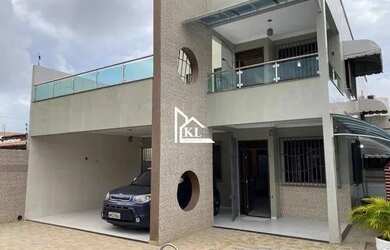 Imagem: A casa possui 4 Dormitórios, 5 Banheiros, 217m² de Área e