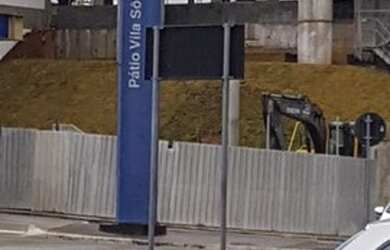 Imagem: O depósito possui 4 Vagas na garagem, 400m² de Área e está