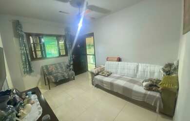 Imagem 3: Casa na Avenida Paraná a 4 Quadras da Praia no Balneário Nereidas em...