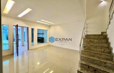 Imagem: A casa em condomínio possui 5 Dormitórios, 5 Banheiros, 2