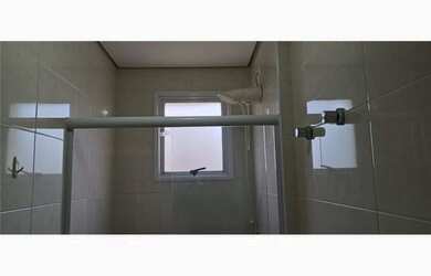 Imagem: O apartamento possui 1 Dormitório, 1 Banheiro, 1 Vaga na garagem