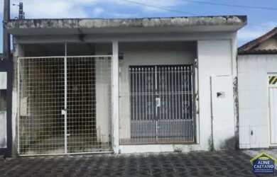 Imagem: A casa possui 2 Dormitórios, 2 Banheiros, 2 Vagas na garagem