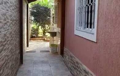 Imagem: A casa possui 2 Dormitórios, 1 Banheiro, 5 Vagas na garagem