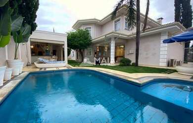 Imagem: A casa em condomínio possui 5 Dormitórios, 5 Banheiros, 5