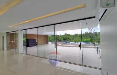 Imagem 4: Casa de condomínio para venda possui 882 metros quadrados com 8 quartos....