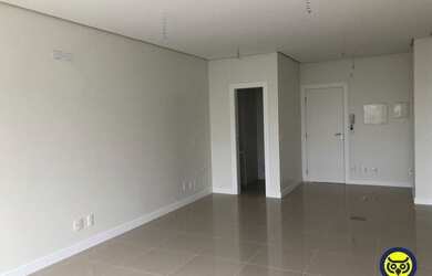 Imagem: O depósito possui 1 Vaga na garagem, 37m² de Área e está