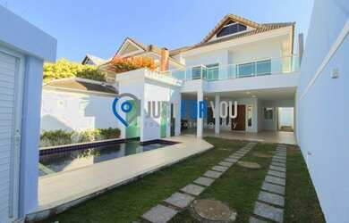 Imagem: A casa em condomínio possui 4 Dormitórios, 5 Banheiros, 4