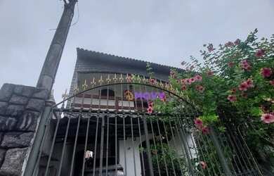 Imagem: A casa possui 3 Dormitórios, 3 Banheiros, 200m² de Área e