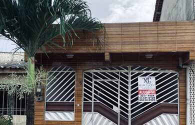 Imagem: A casa possui 2 Dormitórios, 1 Banheiro, 1 Vaga na garagem