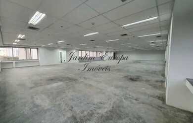 Imagem: O depósito possui 5 Vagas na garagem, 513m² de Área e está