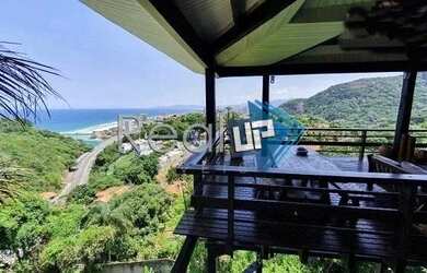 Imagem: A casa possui 5 Dormitórios, 2 Banheiros, 2 Vagas na garagem